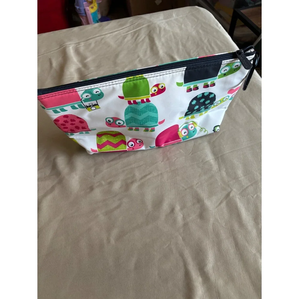 Thirty-One Cool Zip Snack Pouch Insulated Thermal Bag Turtle Totem Print White